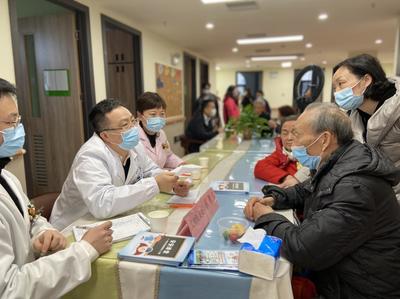 中南大学湘雅三医院神经内科携手阿默之家开展义诊